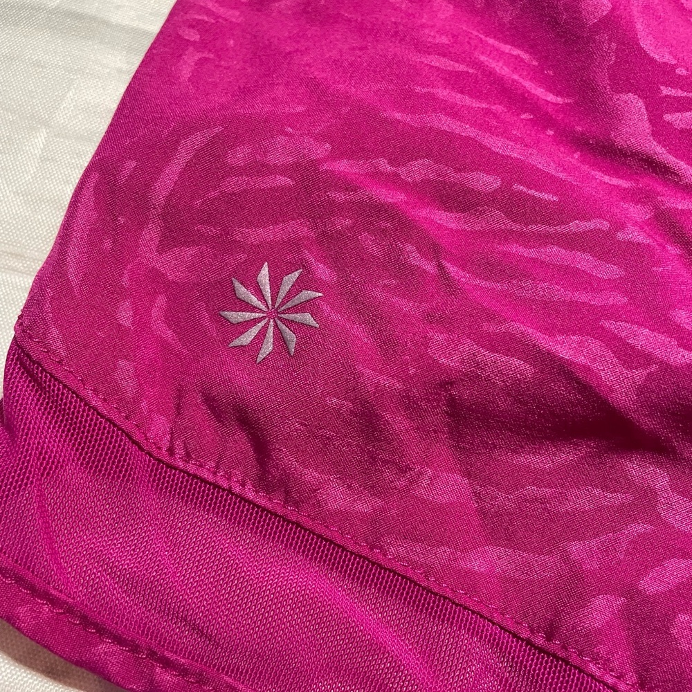 Athleta Mesh Racer Run Mid Rise 4" Shorts. Purple. Size S. - Picture 8 of 13